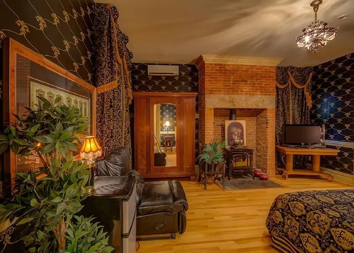 Merry Mansion East Dubuque
